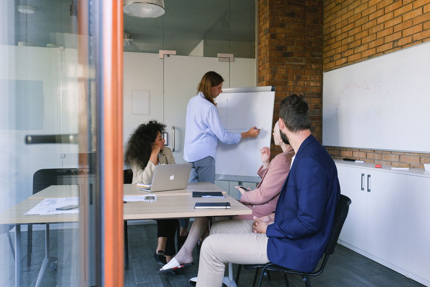 Employer brand strategy session with a facilitator at a flipchart and colleagues around a table