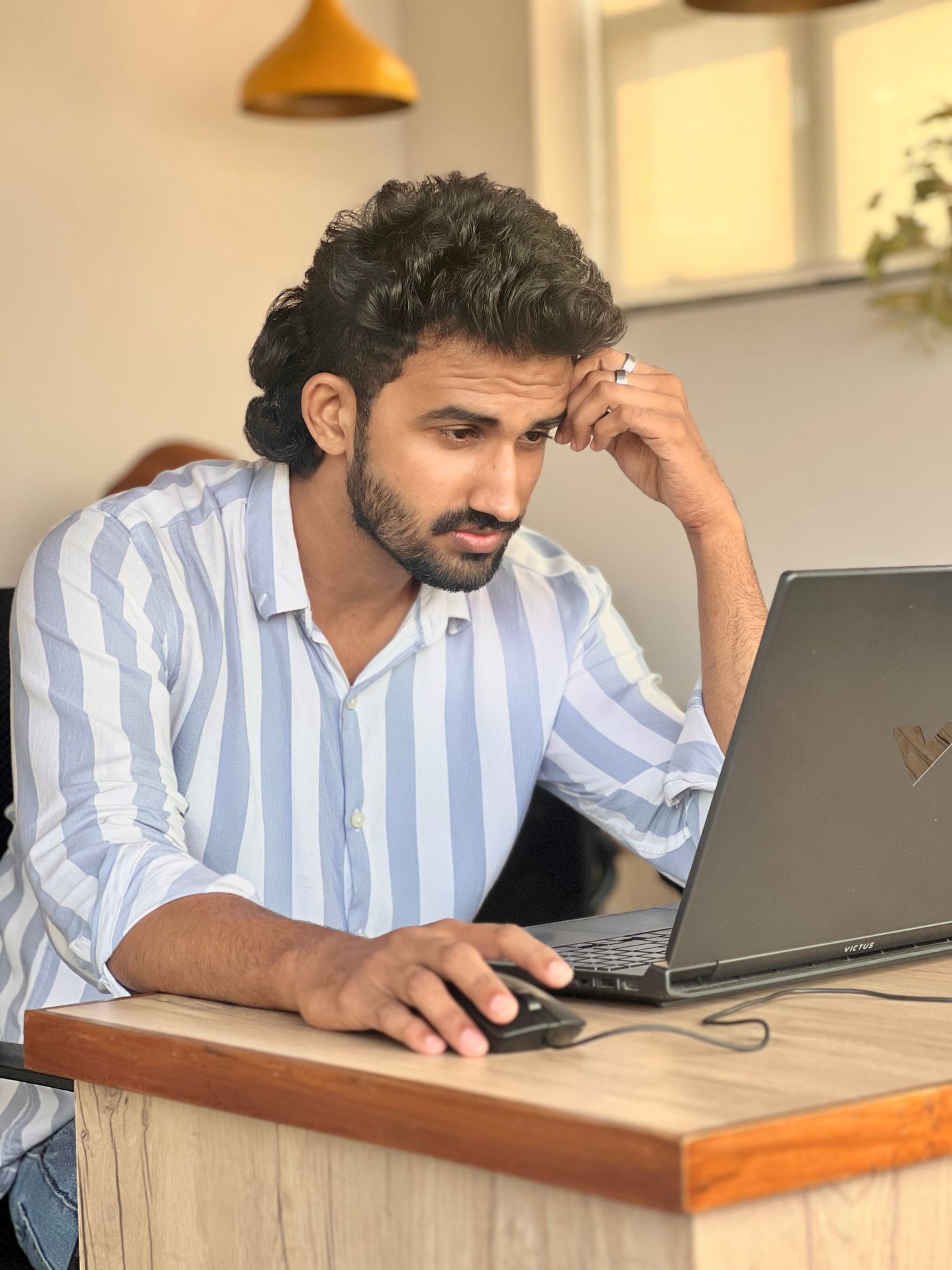 Analyst qualifying accounts against the ICP on a laptop