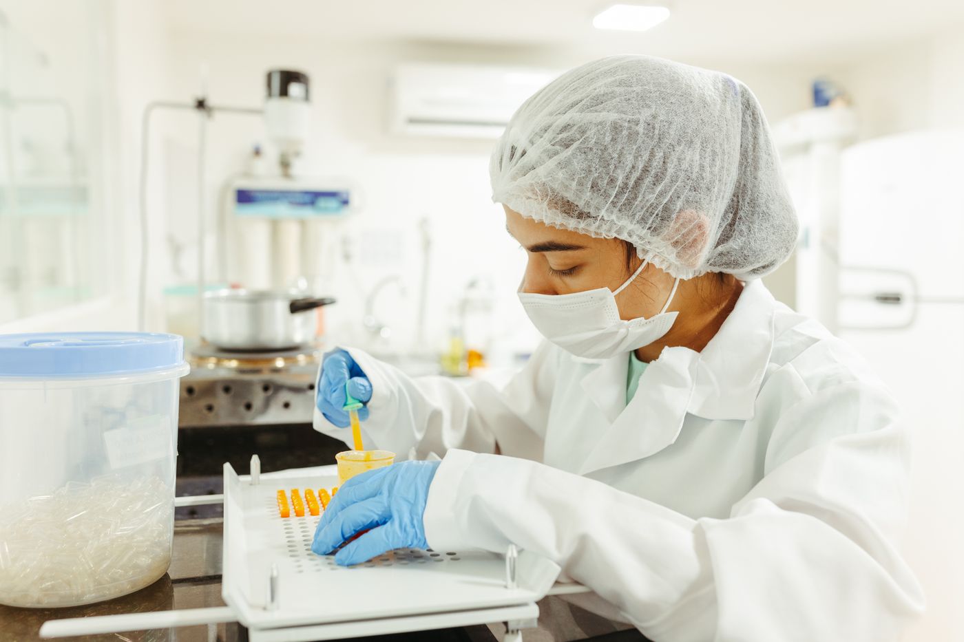 Scientist working with samples in a life sciences lab